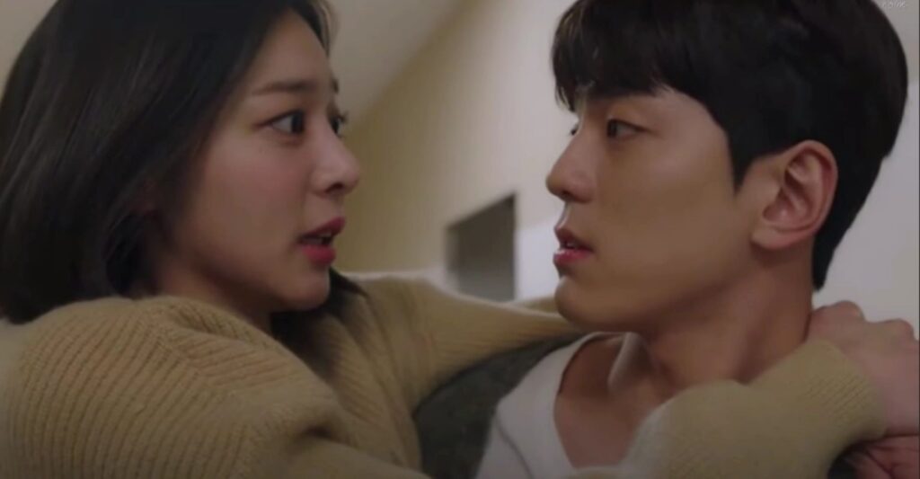 Kim Min-gyu carrying Seol In-ah in Business Proposal