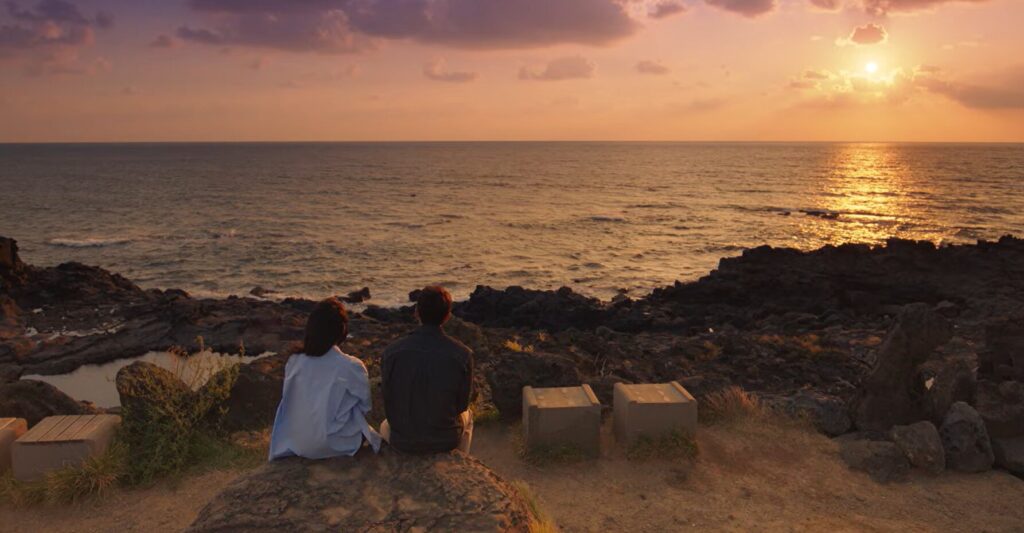 Cho Sam-dal and Cho Yong-pil watching sunset in Welcome to Samdal-ri