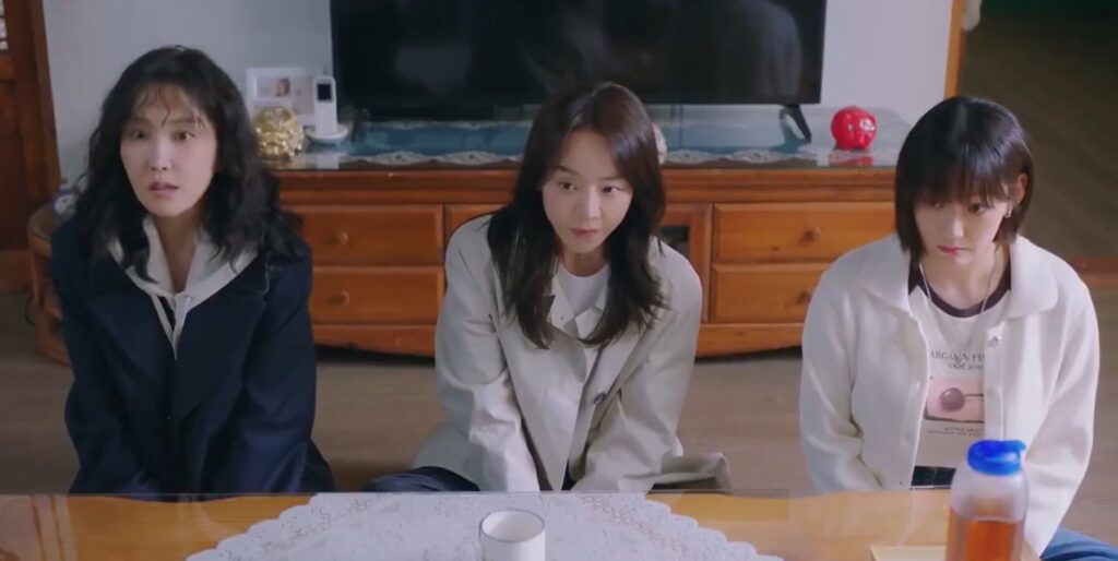 The Cho sisters come back to their home in Welcome to Samdal-ri