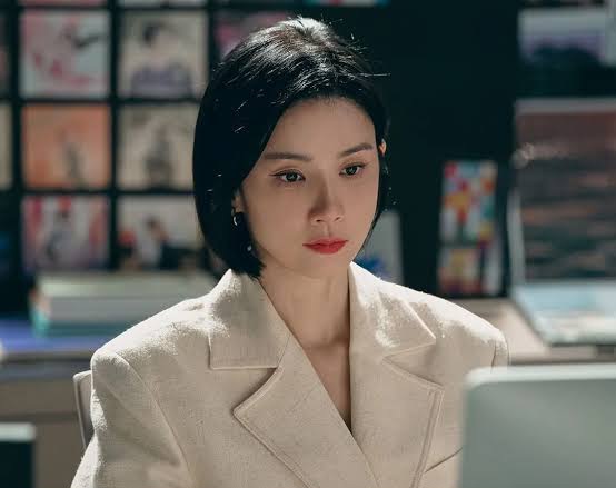 Lee Bo-young as Go Ah-in in Agency K-Drama